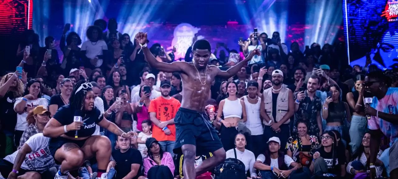 André DB leva dança urbana brasileira ao show de Mariah Carey no The Town - Imagem do artigo