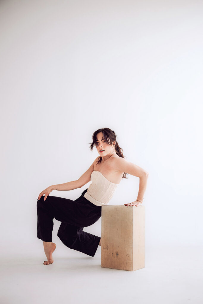 Madi Hicks discute movimento, mentoria e inclusão em entrevista à revista Dance Spirit - Imagem do artigo original